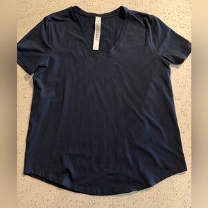 Lululemon Love V-neck T-Shirt - Navy